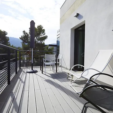 Appart' La Girafe Marseille Est - Porte D'aubagne Отель 3*